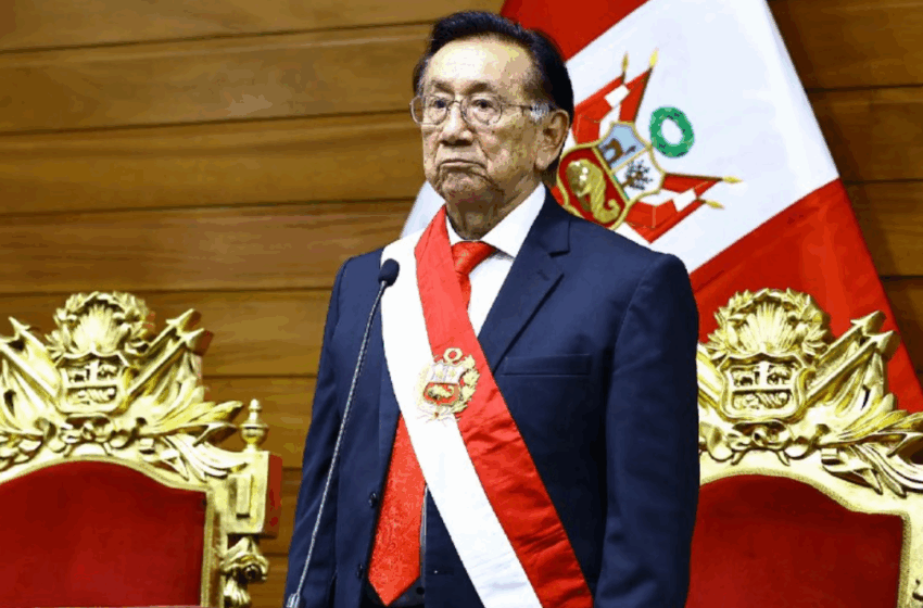  José María Balcázar asume la presidencia interina de Perú